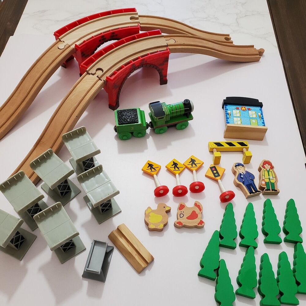 Thomas Train Wood Accessories Lot 40 pc Gordon & Keeper Bridges Trees Signs Figs